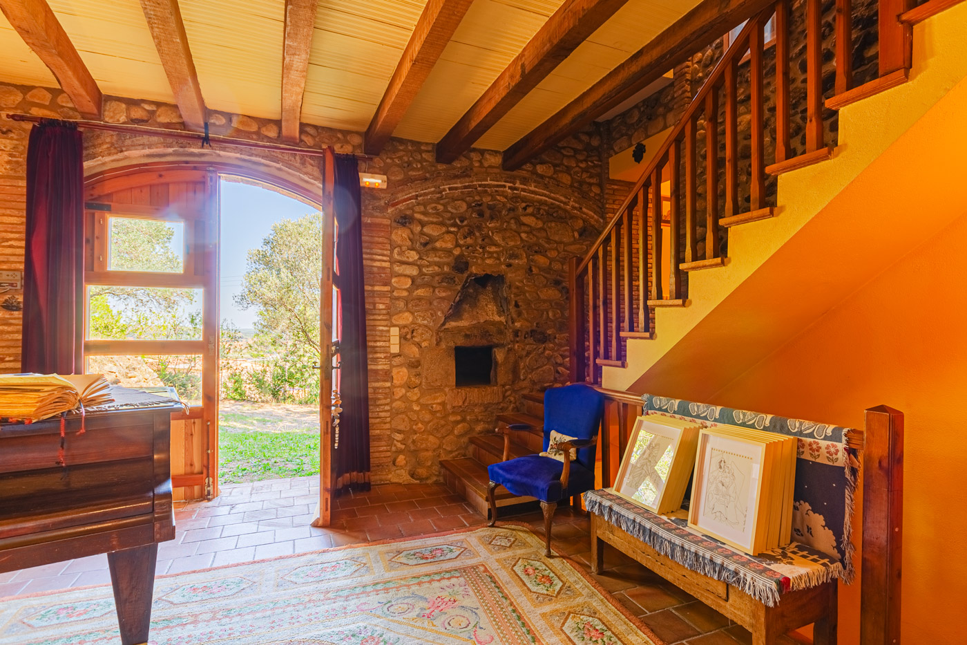 First floor has its own doors to gardens