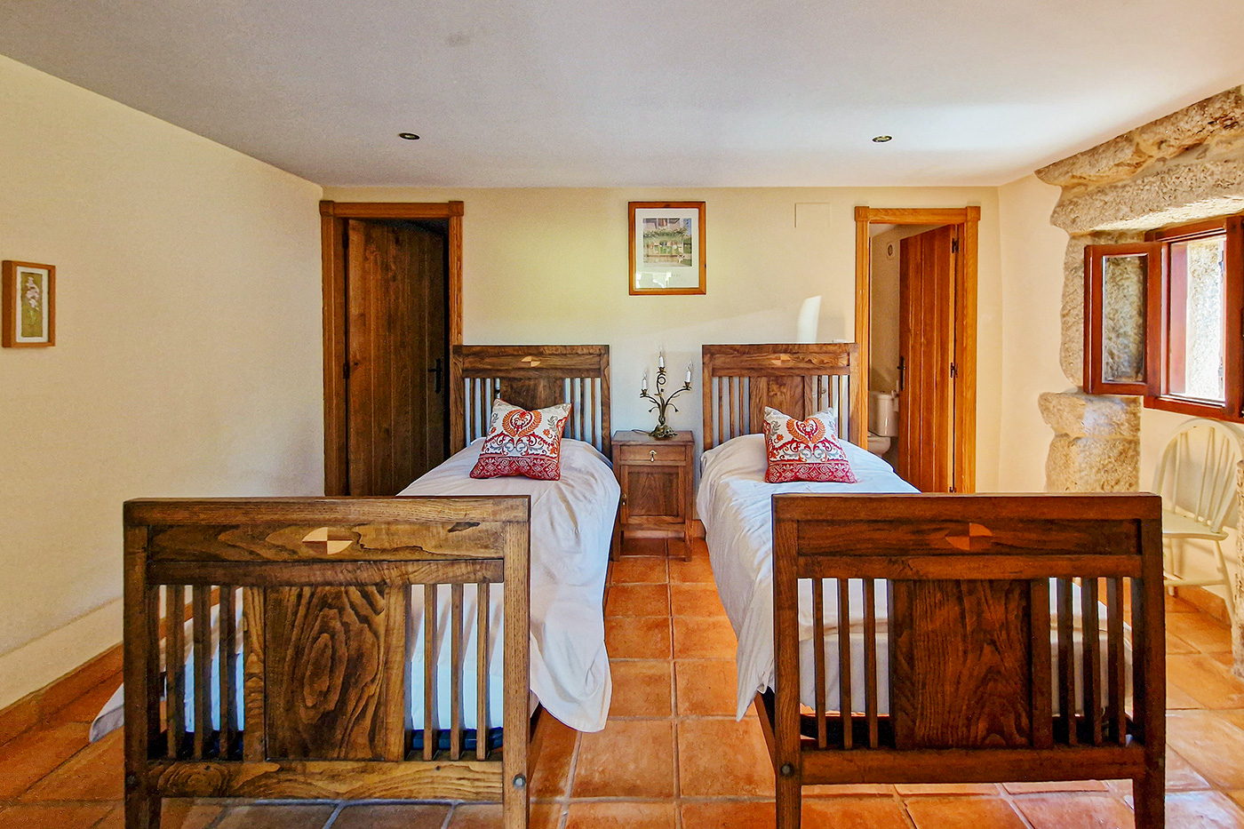 Bedroom 4 has twin beds