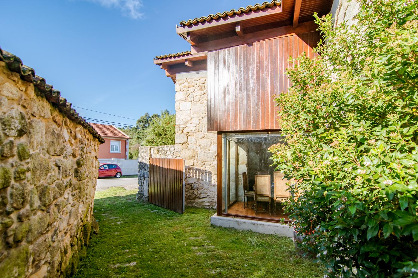 Entrada a tu casa rural