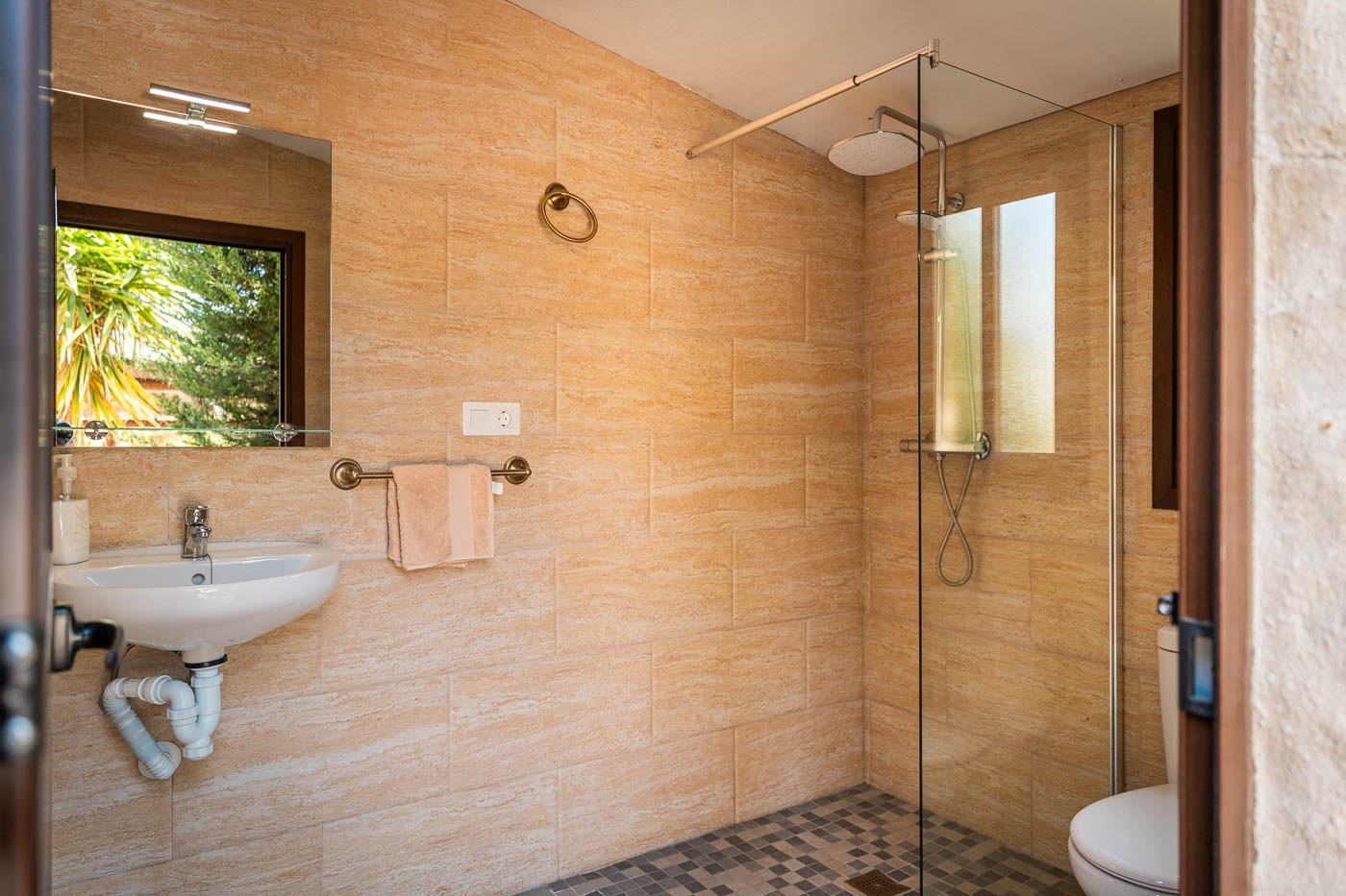 Baño familiar compartido