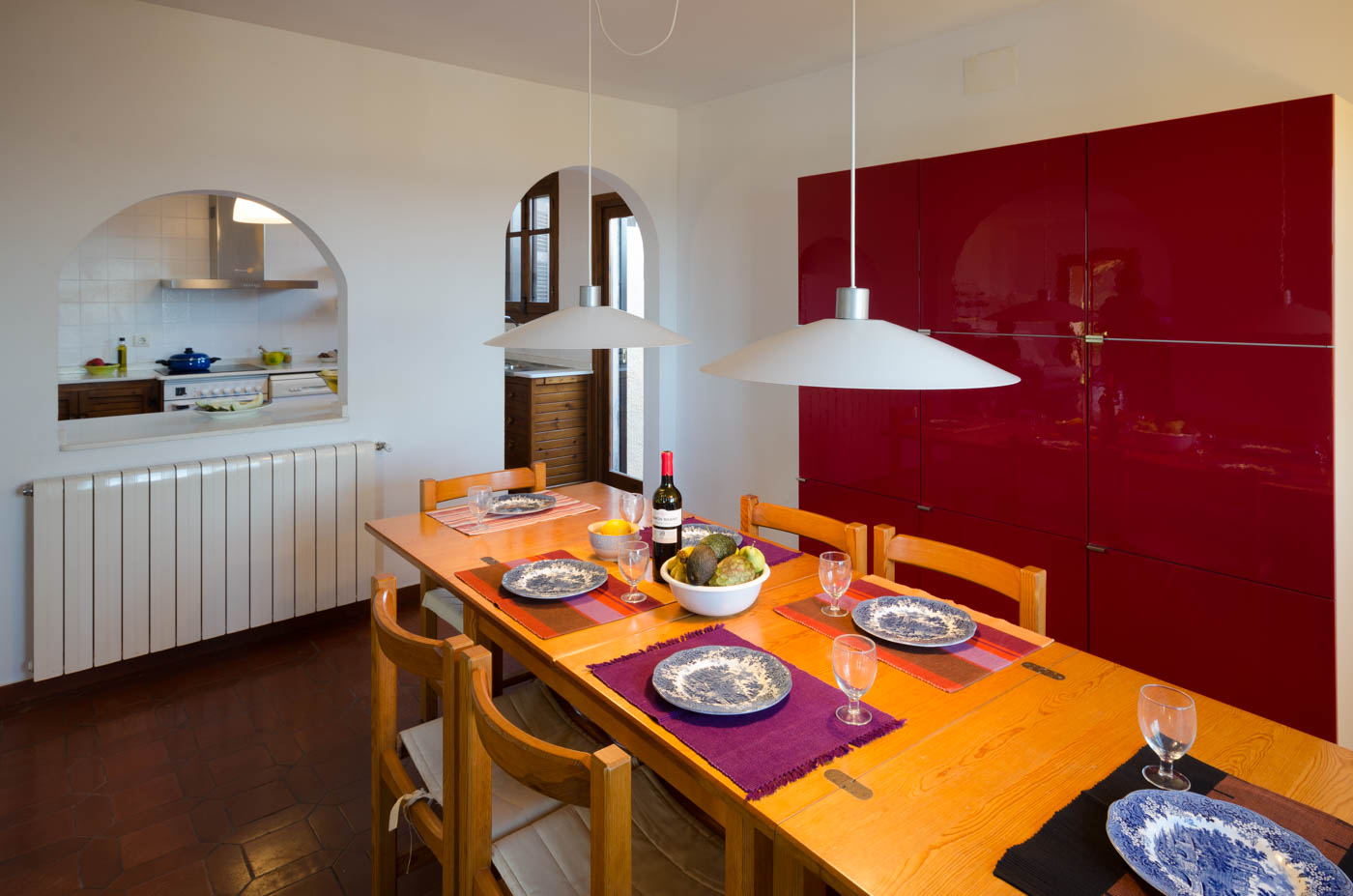 Mesa de comedor con capacidad para 6 personas 