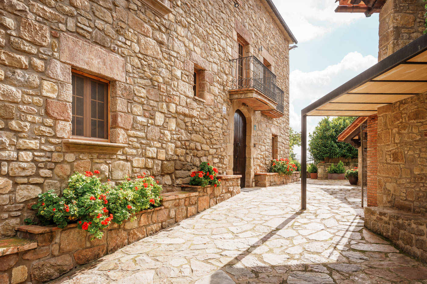 Patio de la entrada principal