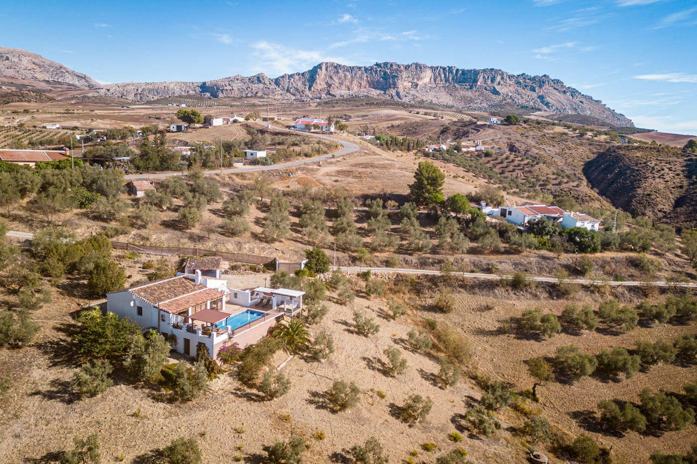 Tu ubicación con El Torcal como telón de fondo