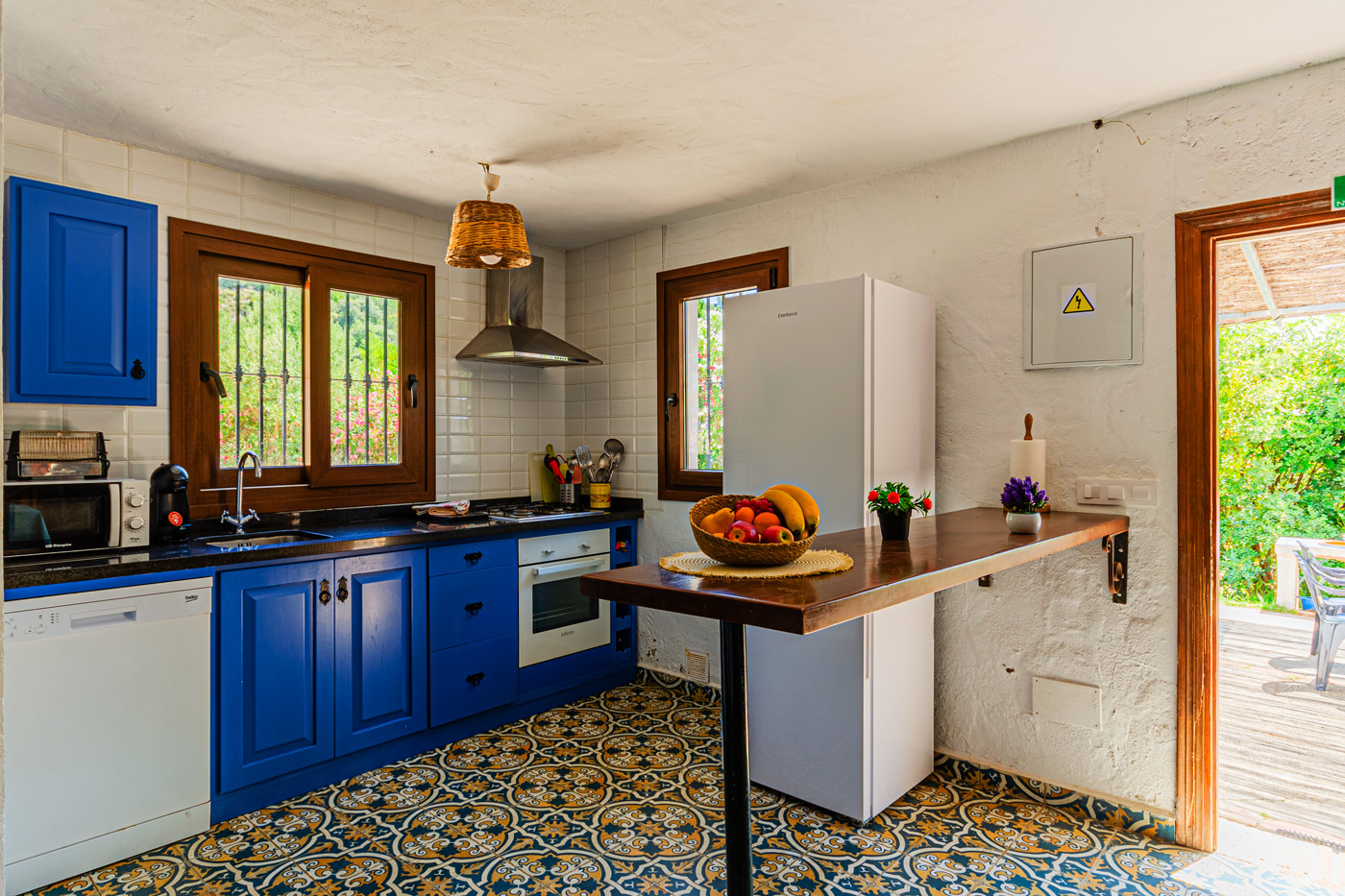Open plan kitchen with breakfast table