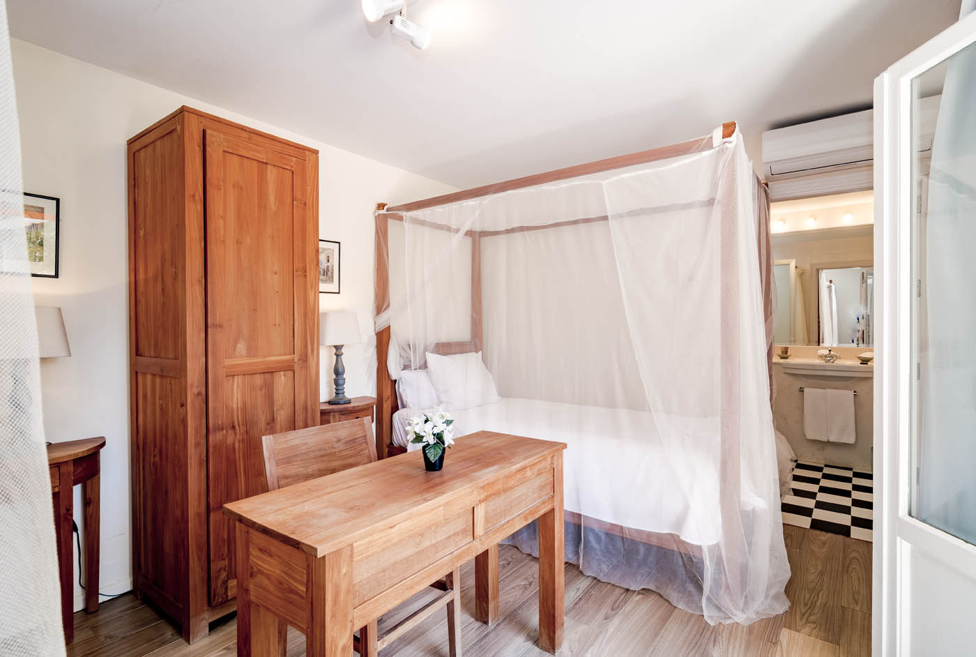 Habitaciones de planta inferior también con baño privado 