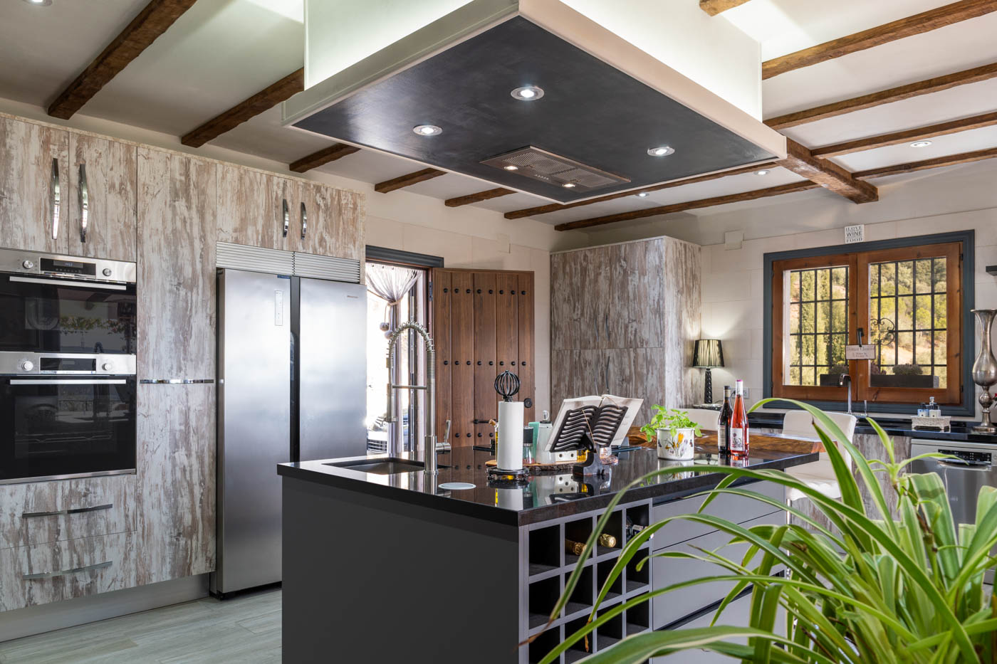 High quality kitchen, great for keen cooks