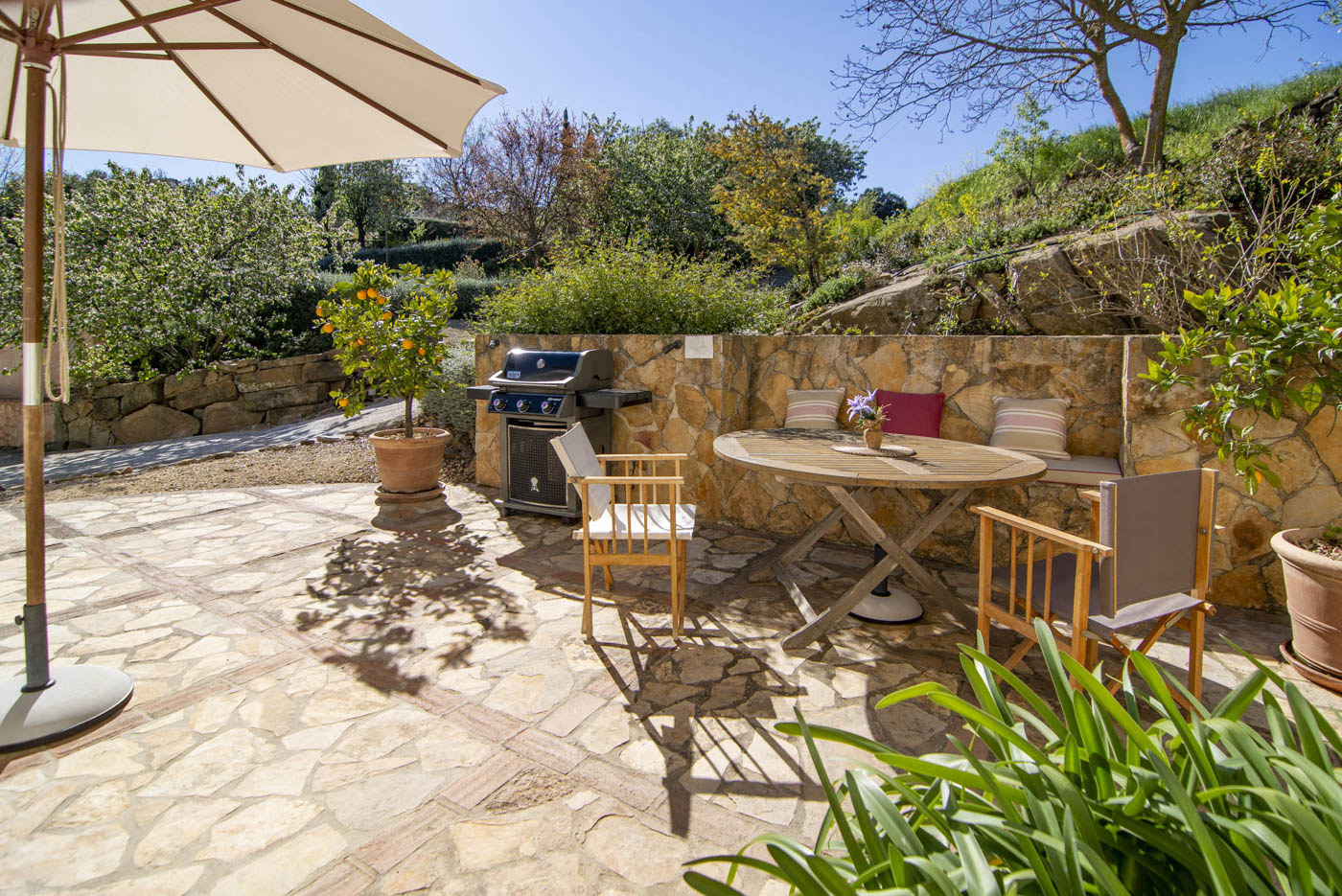 The Weber gas barbecue has lights for nighttime