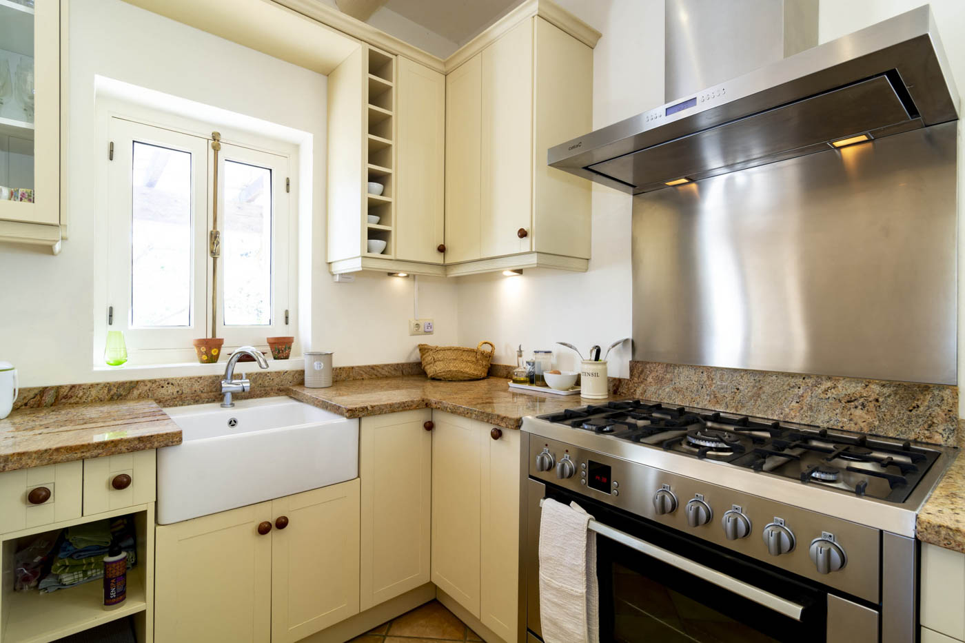 This great cooker invites cooking at home