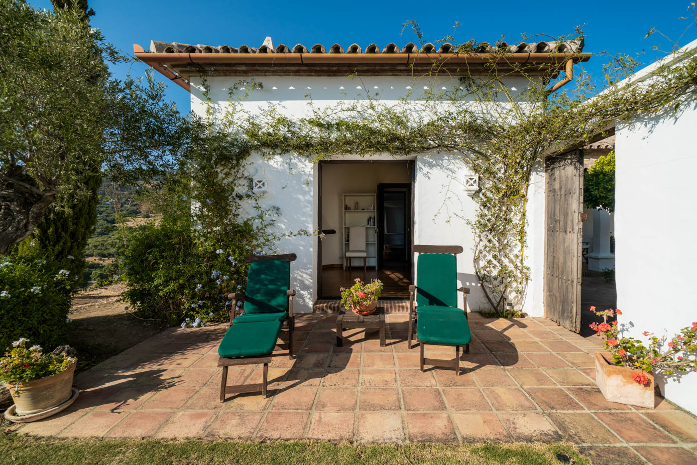 2nd living area on one end of courtyard