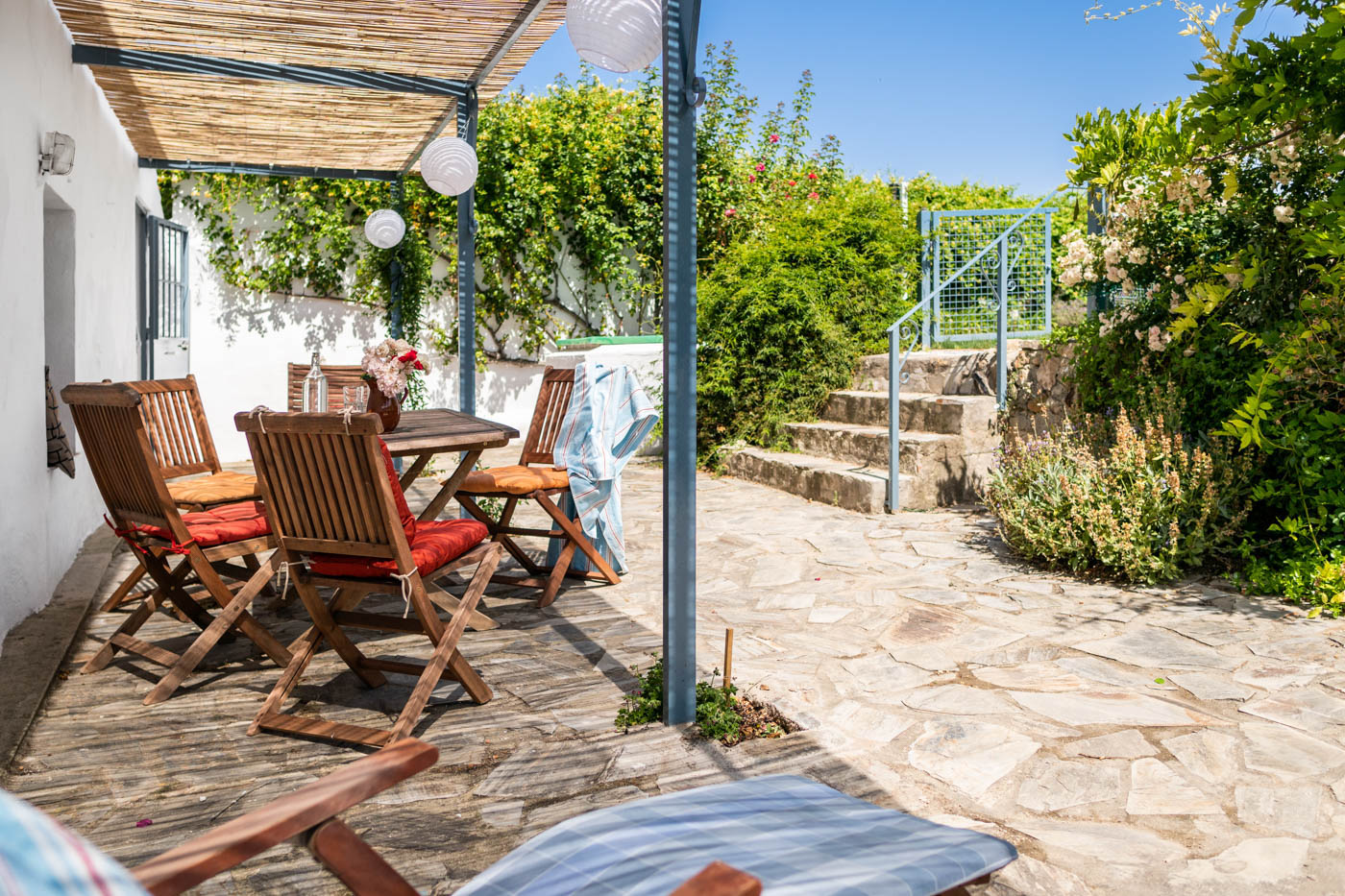 Furnished pergola/ terrace with access to gated pool