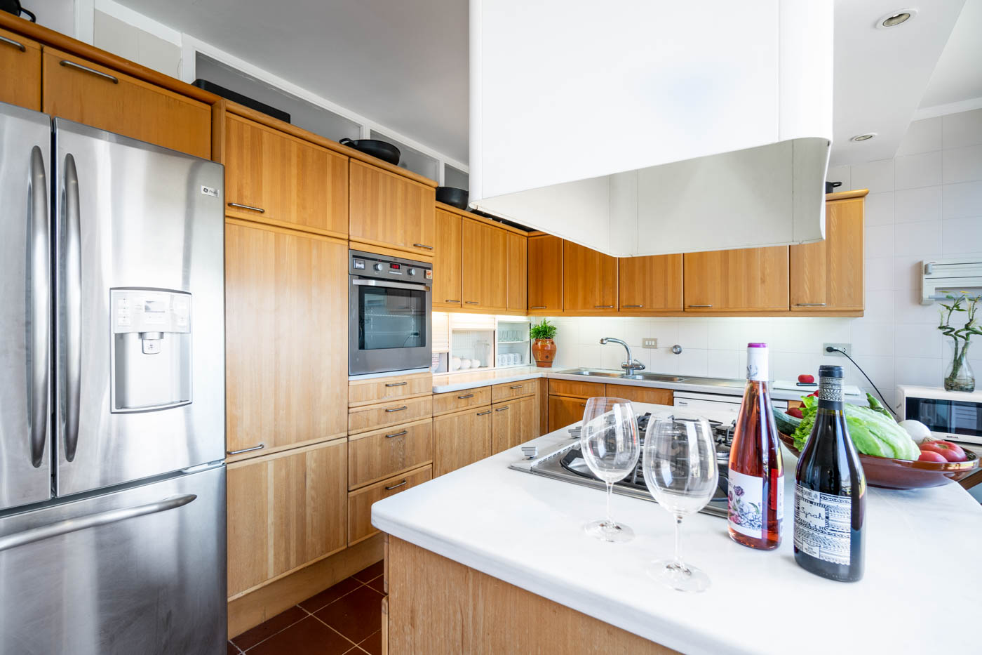 Kitchen with central island