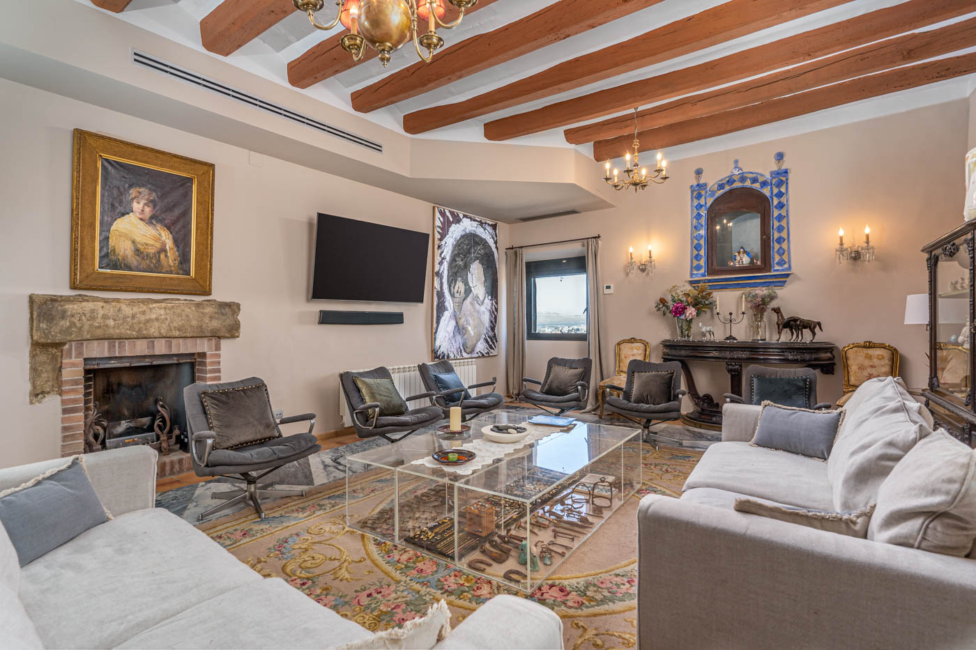 Salón en planta primera con cassette chimenea