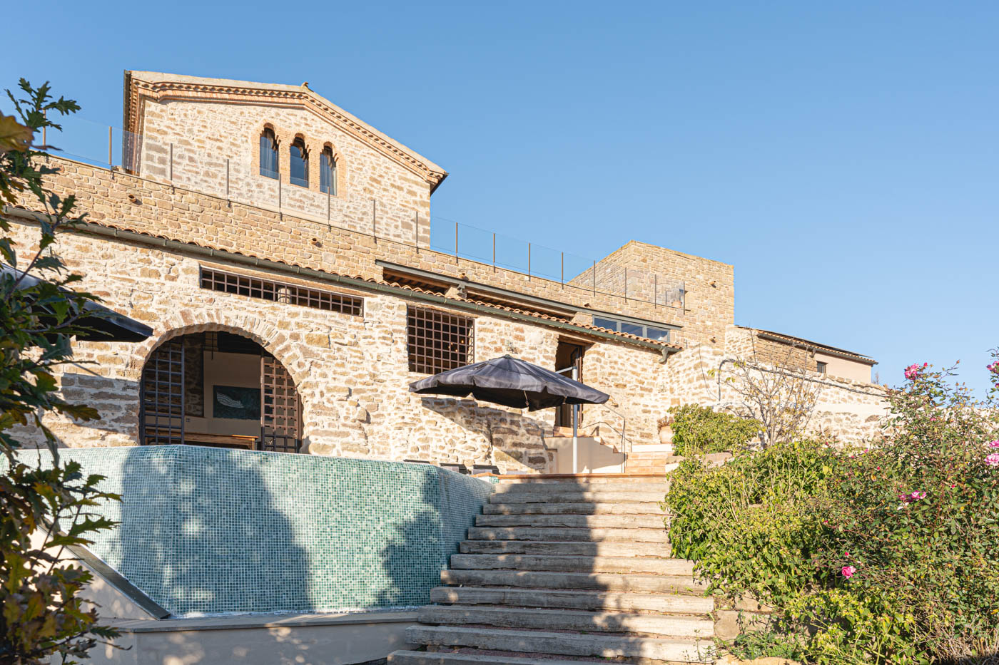Escaleras a terraza inferior