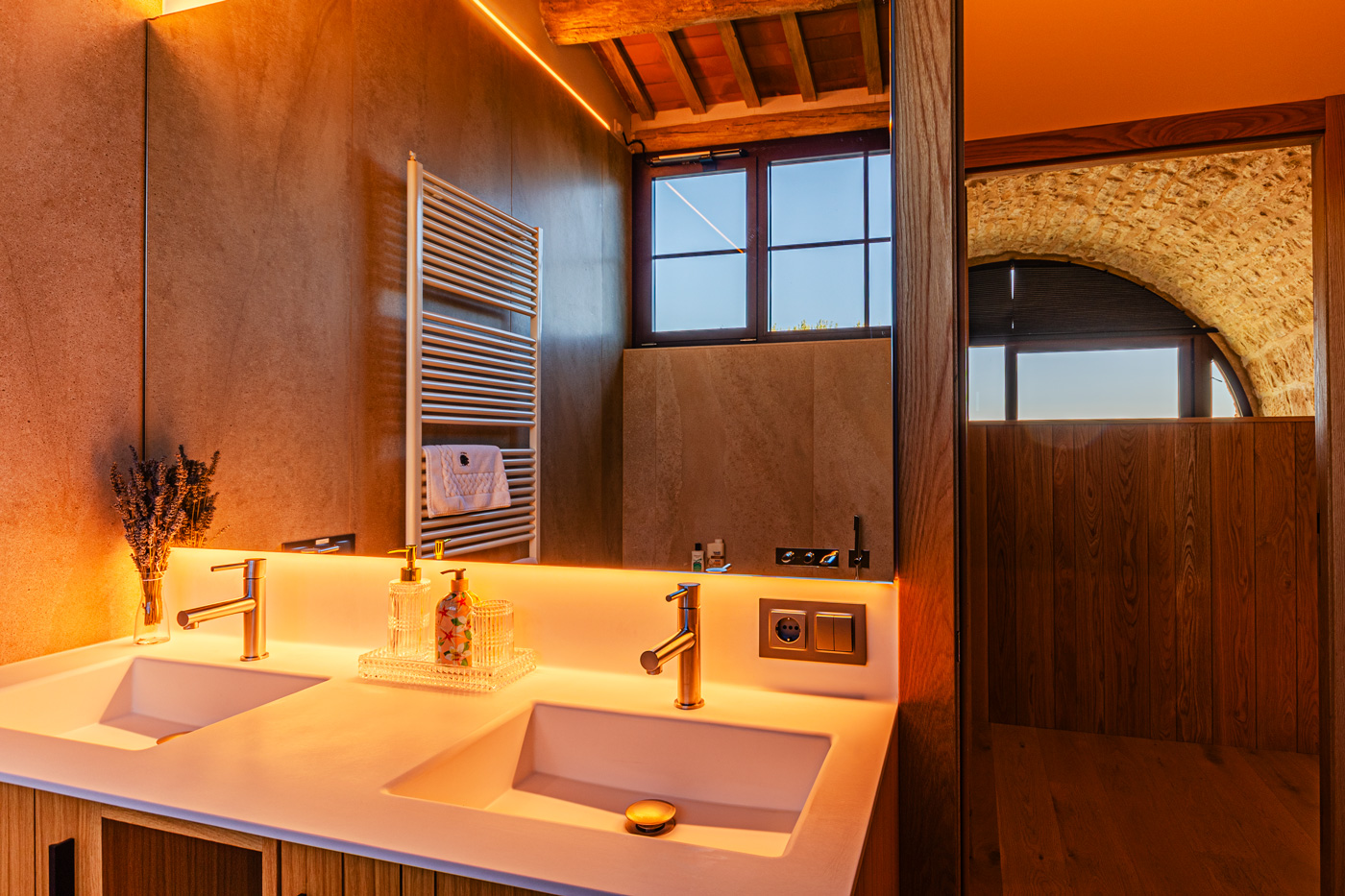 Baño frente habitación 12 en Torre (anexo)