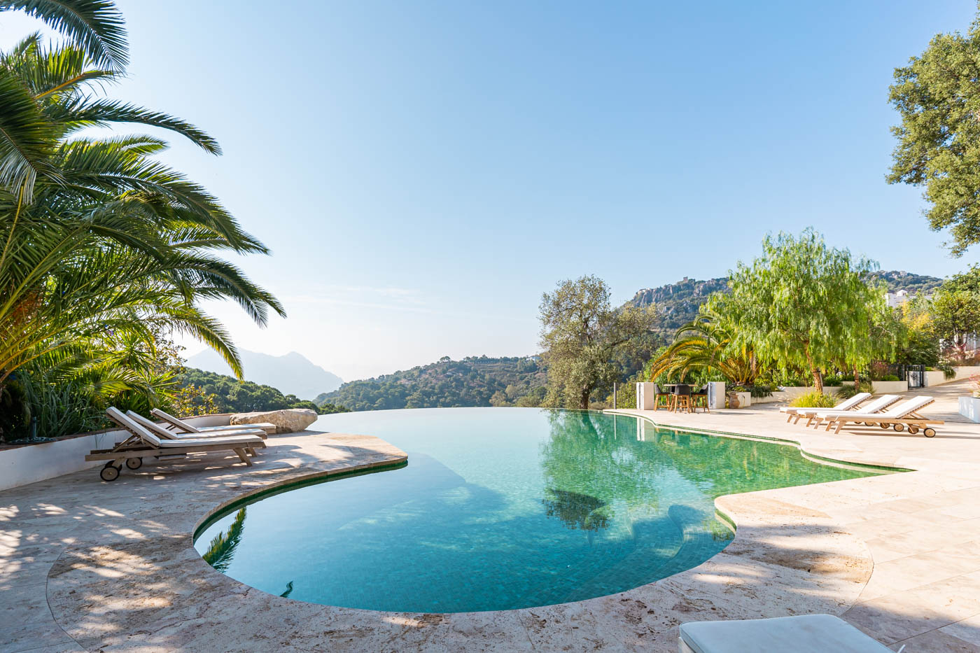 Beautiful travertine outdoor flooring