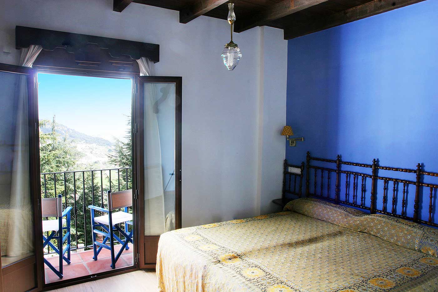 Dormitorio con terraza