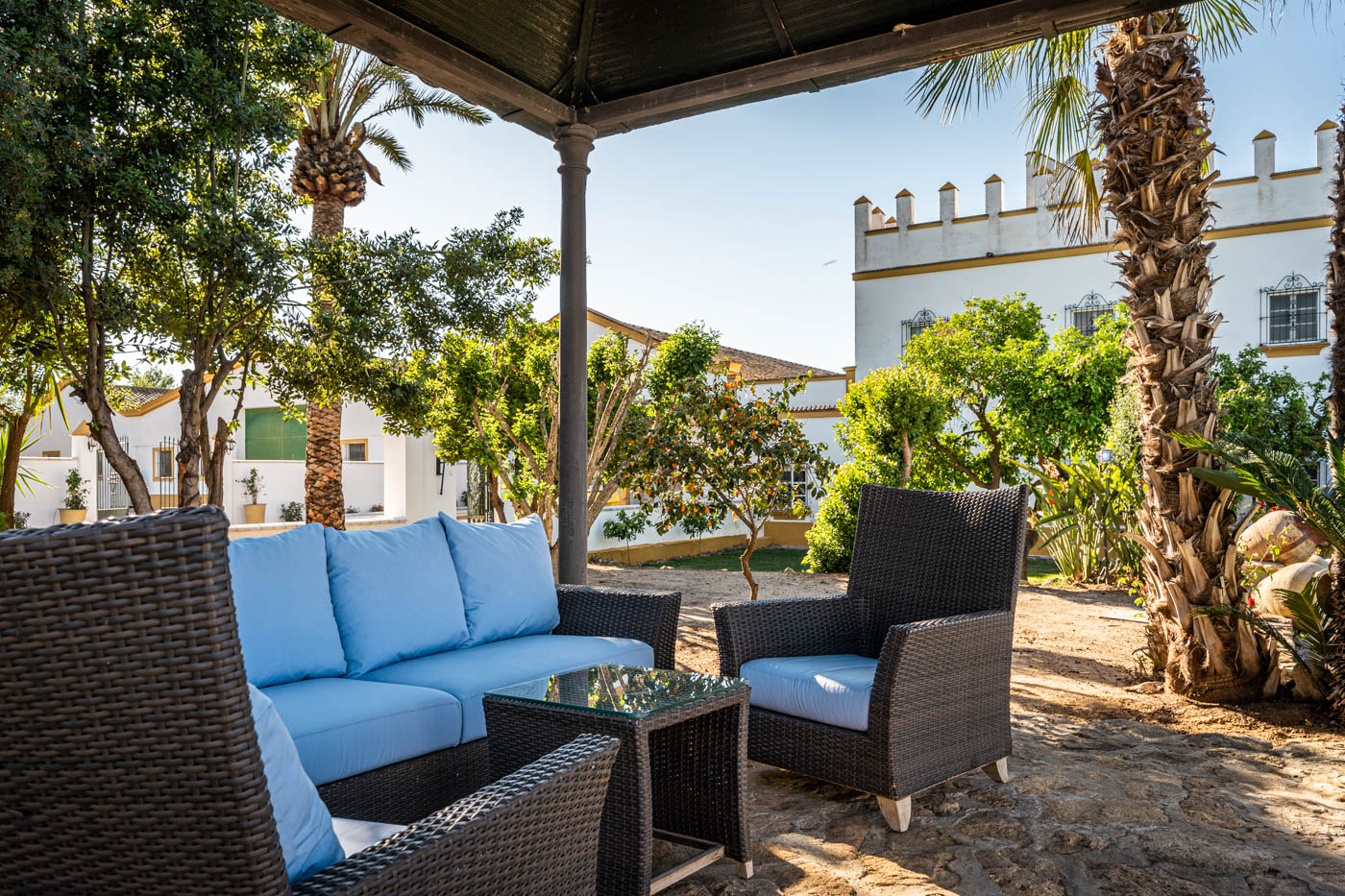 Another furnished pergola