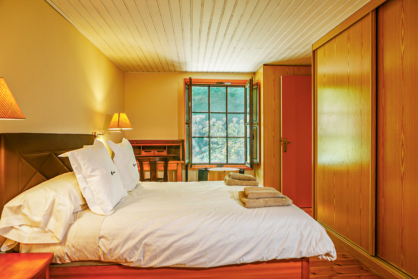 Habitación con cama de 1.50 metros