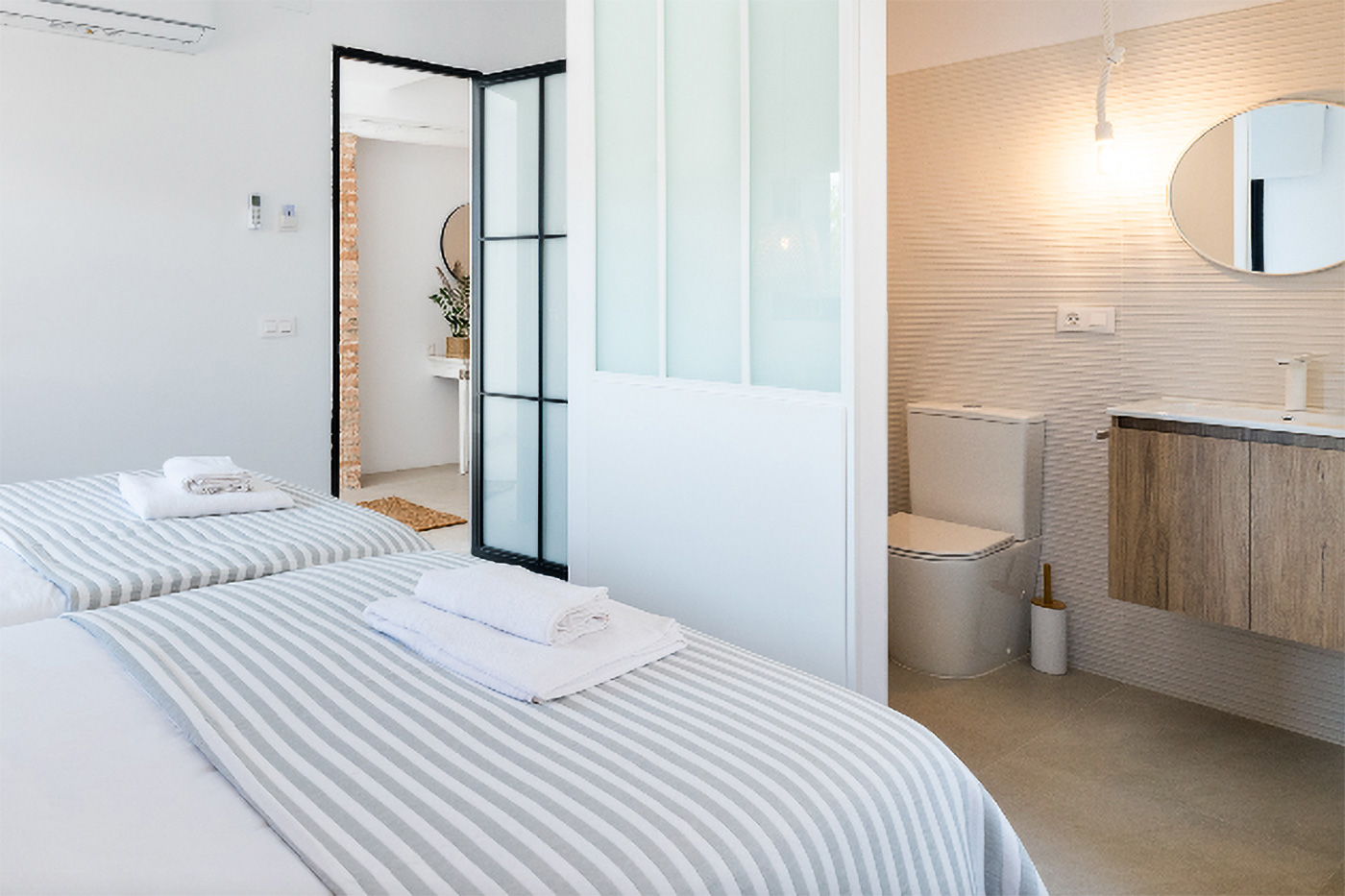 Suite 1 - El almendro desnudo