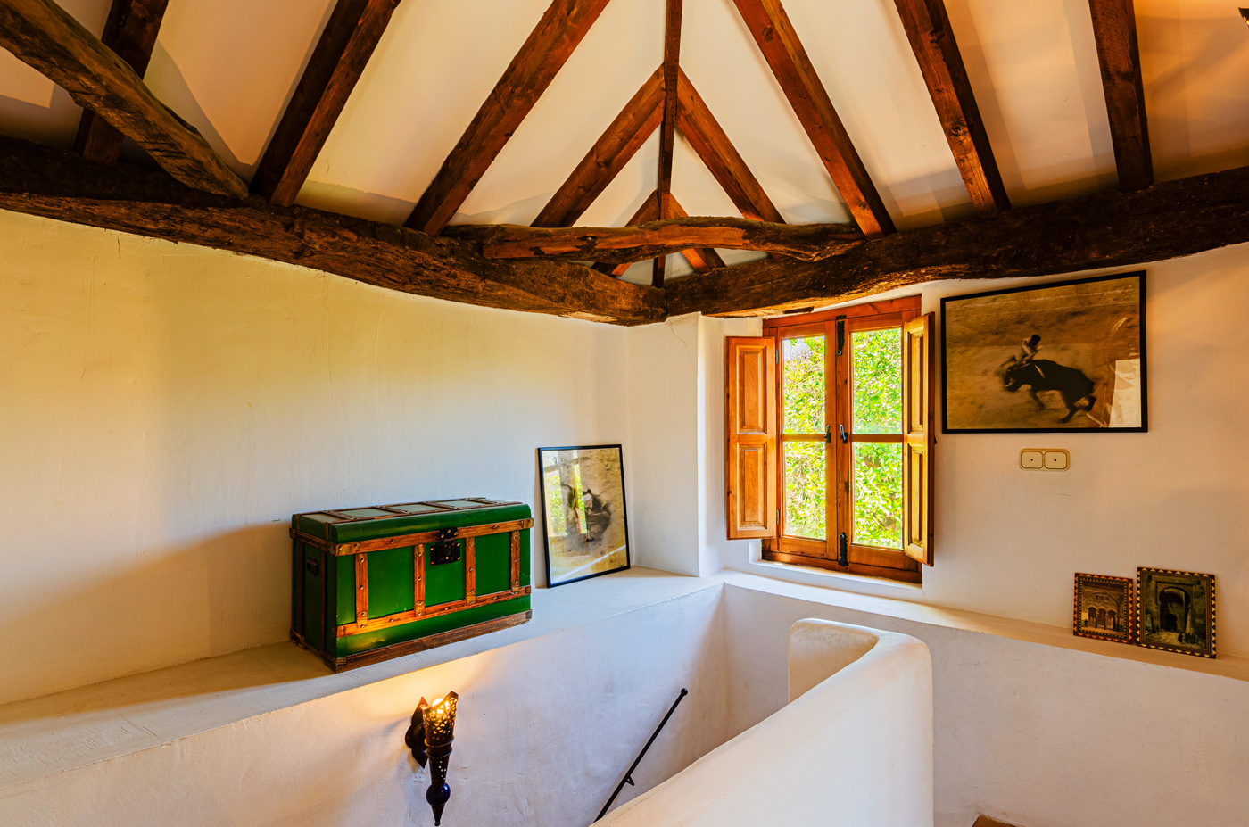 Escaleras a planta baja