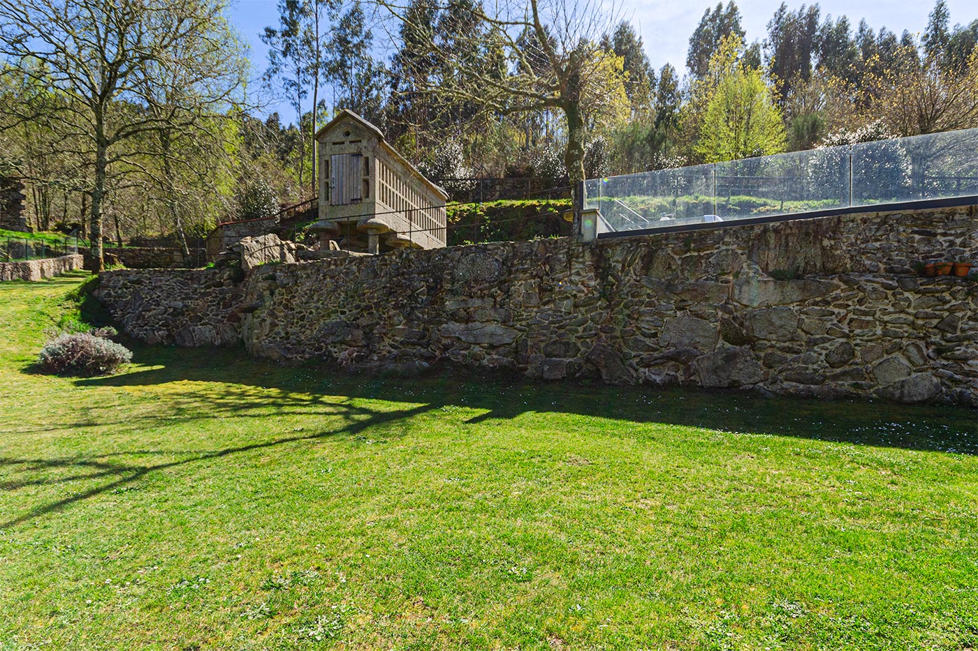 Ample garden area great for playing games (below pool area)