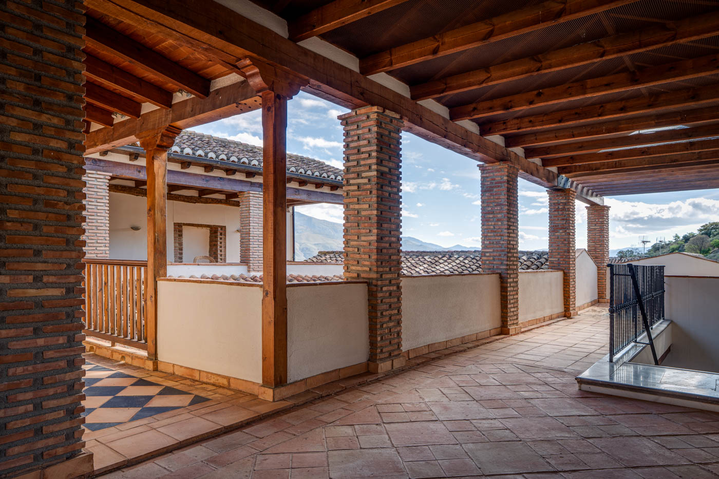 2nd floor is an attractive roof terrace / viewpoint