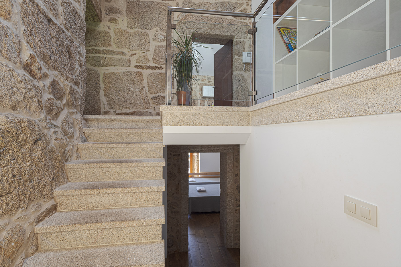 Unprotected steps to reading room and kitchen