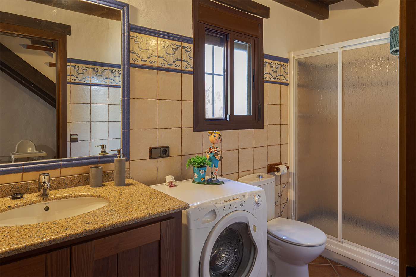 Bathroom (walk-in shower) on the ground floor