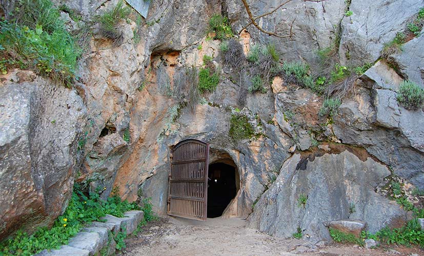 Pileta cave
