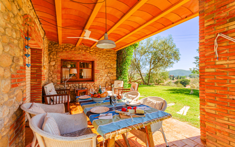 Furnished porch for al fresco meals