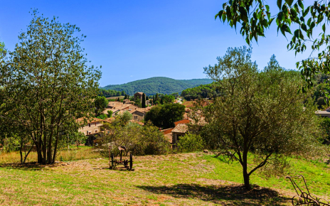 Your are walking distance to a small pretty village