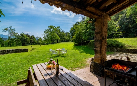 Porch with barbecue by casita