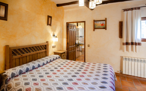 Dormitorio principal con baño privado