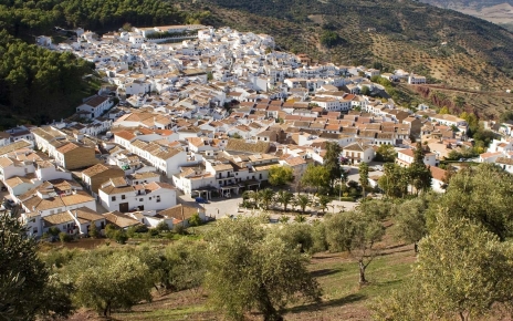 El Gastor village is only 2 kms away