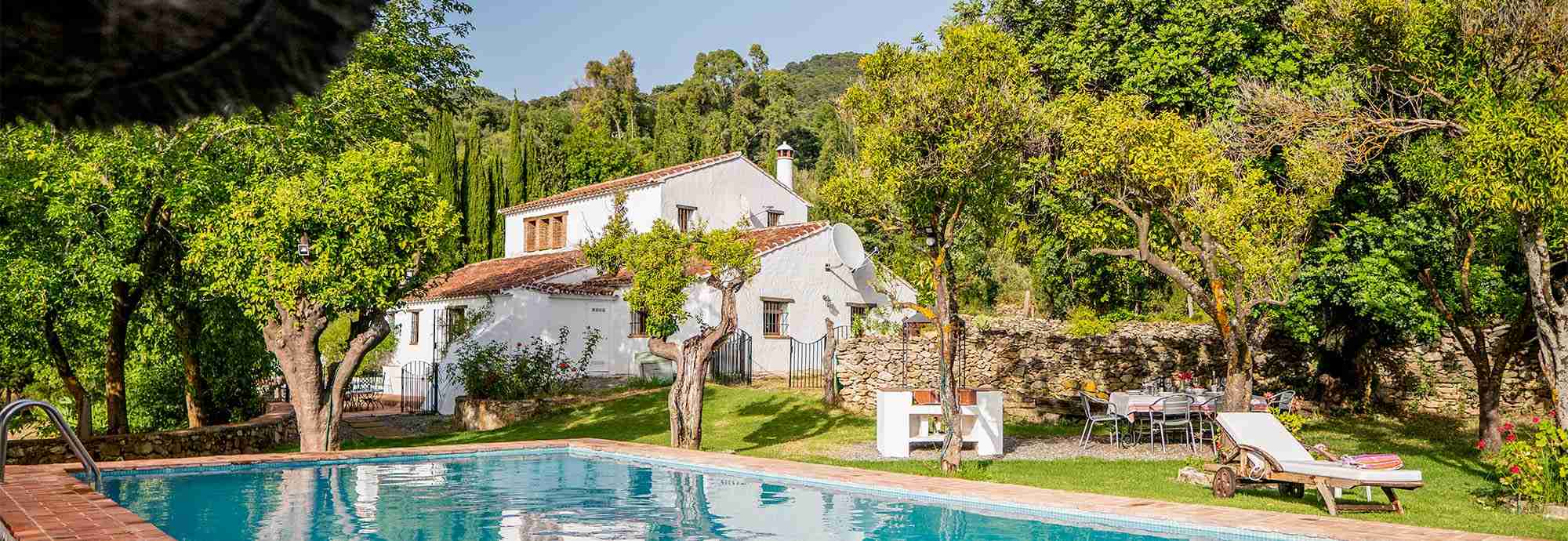 Cortijo andaluz con carácter en un entorno campestre muy privado