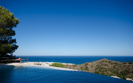 Piscina infinita, con vistas al mar