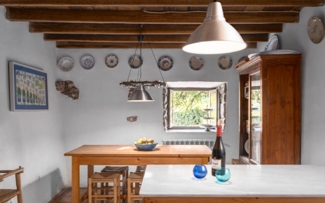 Comedor (mesa y taburetes)