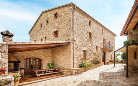 Fachada principal y entrada