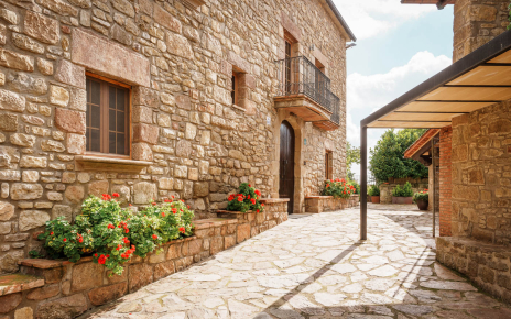 Patio de la entrada principal