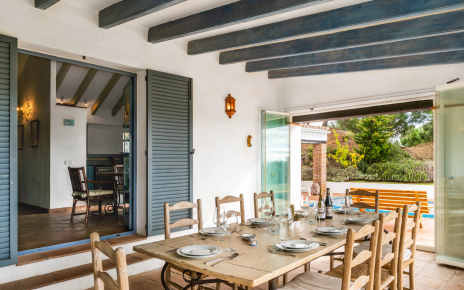 Porch / conservatory opening to pool area and gardens