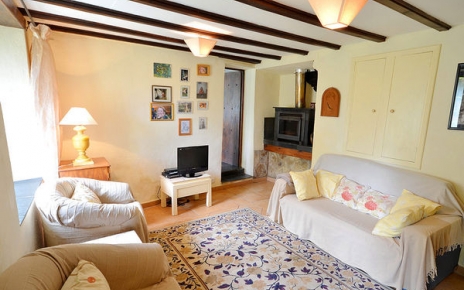 Simple but inviting (wood burner cannot be used)