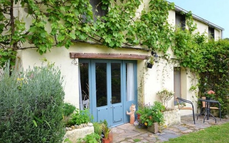 Doors to kitchen / dining area