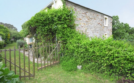 The cottage has its own private entrance