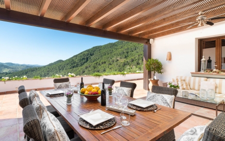 Outdoor dining facilities