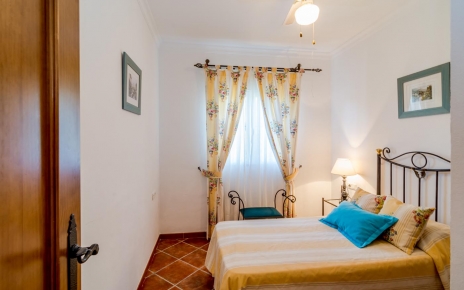 Las habitaciones tienen persianas adecuadas para bloquear la luz de la mañana