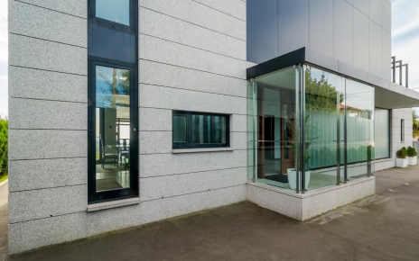 Main entrance / reception from parking area