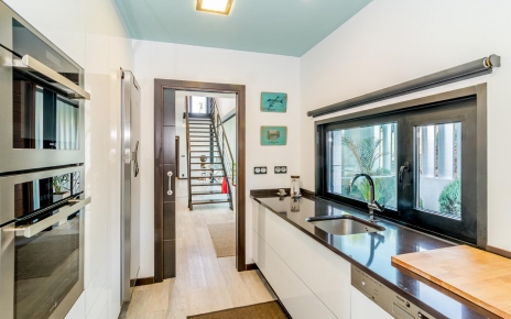 Beautifully presented modern kitchen