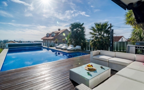 Chill out area with Cies island in the distance