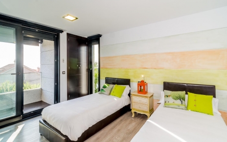 1st floor bedroom with terrace