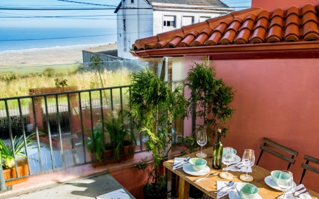 Zona pequeña con piscina profunda y terraza